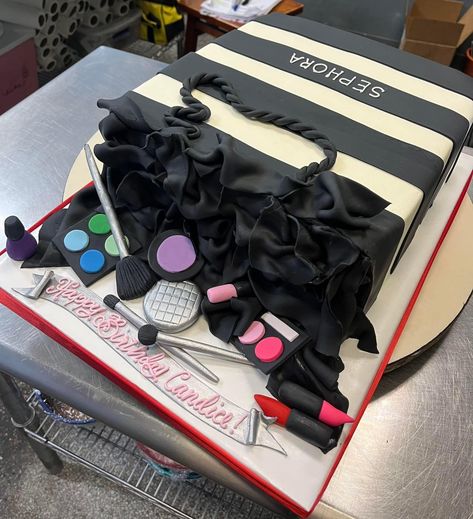 Sephora Birthday Cake, Sephora Cake Birthday, Sephora Birthday Party, Sephora Cake, Sephora Shopping Bag, Fondant Makeup, Birthday Cake With Fondant, Sister Birthday Cake, Sephora Shopping