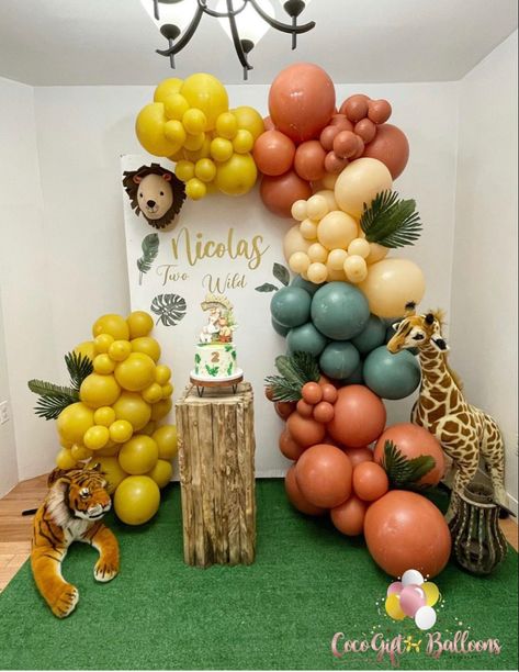 Safari Birthday Party Backdrop, Theme Bapteme, Safari Birthday Party Decorations, Wild Birthday Party, Boys 1st Birthday Party Ideas, Lion King Birthday, Birthday Party Backdrop, Jungle Theme Birthday, Safari Theme Birthday