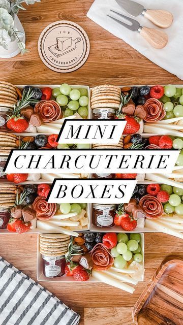 Small Party Platter Ideas, How To Make A Mini Charcuterie Board, Individual Mini Charcuterie Box Ideas, Charcuterie Box Individual, Individual Snack Board, Individual Appetizer Boxes, Individual Charcuterie Board Ideas To Go, To Go Charcuterie Board Ideas, Mobile Charcuterie Board