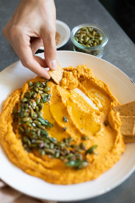 Pepitas Recipes, Toasted Pepitas Recipe, Toasted Pepitas, Pumpkin Hummus Recipe, Mat Inspiration, Seed Cycling, Pumpkin Hummus, Raw Pumpkin Seeds, Toasted Pumpkin Seeds