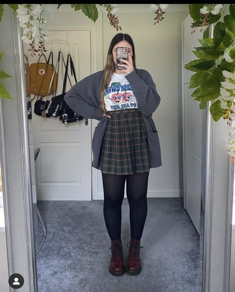 Cardigan Grunge, Worst Outfits, Plus Size Grunge, 2024 Clothes, Clothes Wishlist, Midsize Outfits, Alt Outfits, Alt Fashion, Going Back To School