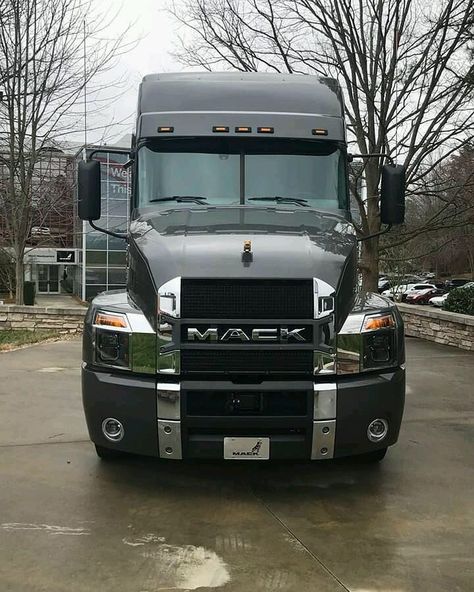 Mack Trucks Superliner, Big Mack, Women Truck Driver, Mack Dump Truck, Trucks For Sell, Mack Attack, Big Tractors, Old Lorries, Mercedes Benz Trucks