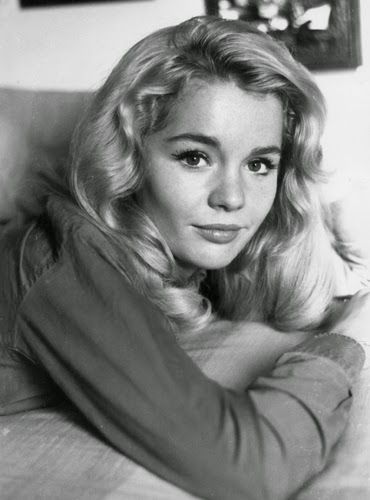 Vintage Glamour Girls: Tuesday Weld Tuesday Weld, Classic Actresses, Norma Jeane, Favorite Movie, Old Hollywood Glamour, Vintage Glamour, Classic Beauty, Hollywood Glamour, Hollywood Stars