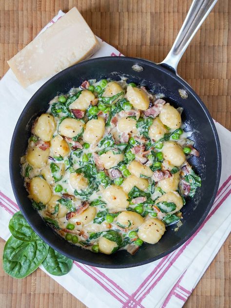 Quick and easy to make and packed with flavor, this creamy bacon gnocchi with spinach is perfect any night. Delicious comfort food. Bacon Gnocchi Recipes, Bacon Gnocchi, Gnocchi With Spinach, Bacon Sauce, Baked Gnocchi, Bacon Stuffed Mushrooms, Easy Bacon, Gnocchi Recipes, Gnocchi