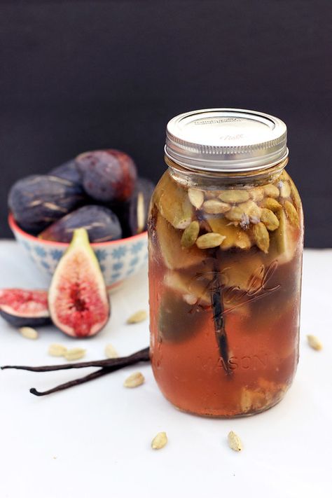 Sugar-free Fig, Vanilla Bean & Cardamom Infused Vodka Recipe Fig Infused Vodka, Infused Gin Recipes, Gin Infusions, Coffee Additives, Vodka Infusions, Infused Spirits, Infused Alcohol, Infused Cocktails, Vodka Infused