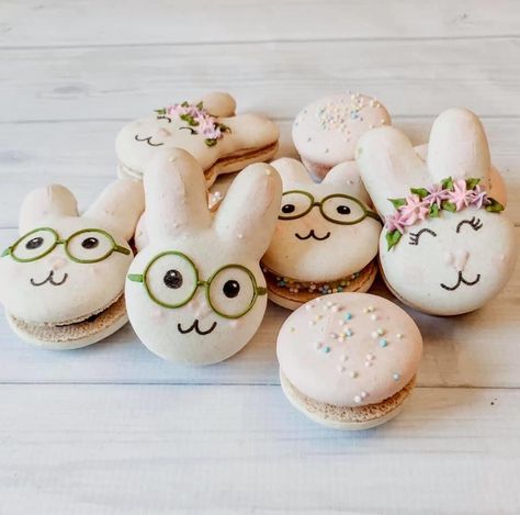 Macaron Characters, Decorating Macarons, Spring Macarons, Bunny Macarons, Easter Macarons, Easter Cupcakes Decoration, Macaron Decoration, Macaron Boxes, Macaron Recipe