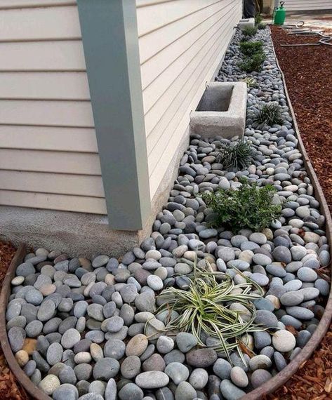 Landscaping with River Rock: Best 130 Ideas and Designs Border Between Neighbors, Stone Landscape Ideas, Ditch Landscaping, Curb Appeal On A Budget, Rock Edging, Side Yard Landscaping, River Rock Landscaping, Rock Garden Design, Rock Landscaping