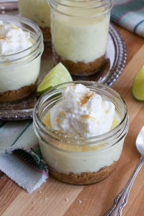 Pies In A Jar, Mason Jar Pies, Key Lime Pies, Pie In A Jar, Key Lime Desserts, Lime Desserts, Key Lime Cheesecake, Lime Cheesecake, Dessert In A Jar