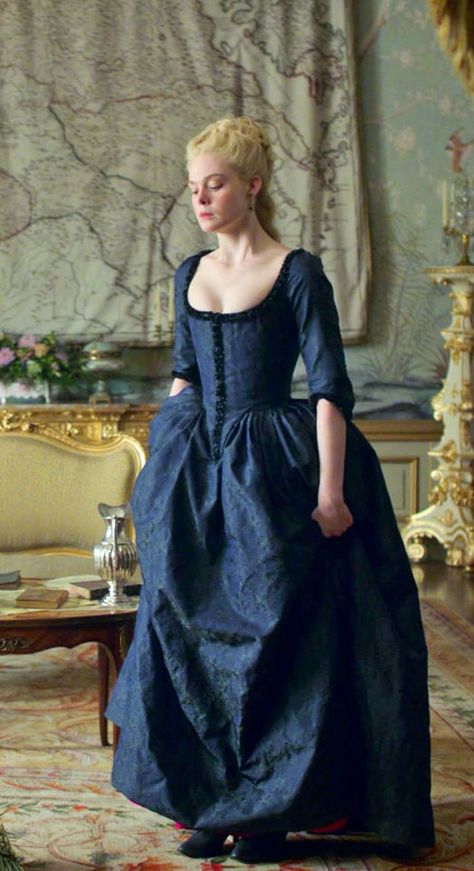 18th Century English Fashion, 18th Century Royal Dress, 17000s Fashion, 1700 French Fashion, 18th Century Dresses Royal, 1720s Fashion Women, 18th Century Day Dress, 1600s Outfits, 1700 Fashion Women