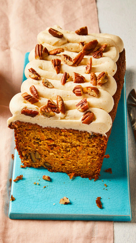 Carrot cake loaf with whipped brown butter cream cheese icing on top and chopped up pecans Carrot Cake Tray Bake, Easter Baking And Desserts, Loaf Carrot Cake, Carrot Cake Christmas, Carrot Loaf Cake, Carrot Walnut Cake, Tea Breads, Brown Butter Cream Cheese Frosting, Easy Lunchbox Ideas