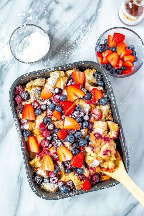 Overnight French Toast Casserole, Berry French Toast, French Toast Casserole Easy, Baked French Toast Casserole, French Toast Casserole Overnight, Overnight French Toast, Casserole Easy, Toast Casserole, Breakfast Casserole Easy