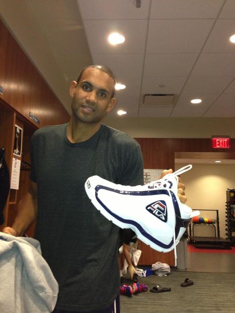 older grant hill and his first fila's. clean. Fila Grant Hill, Grant Hill, Fila Vintage, Air Jordan Sneakers, Jordan Sneakers, Jordans Sneakers, This Man, Basketball Shoes, Designer Shoes