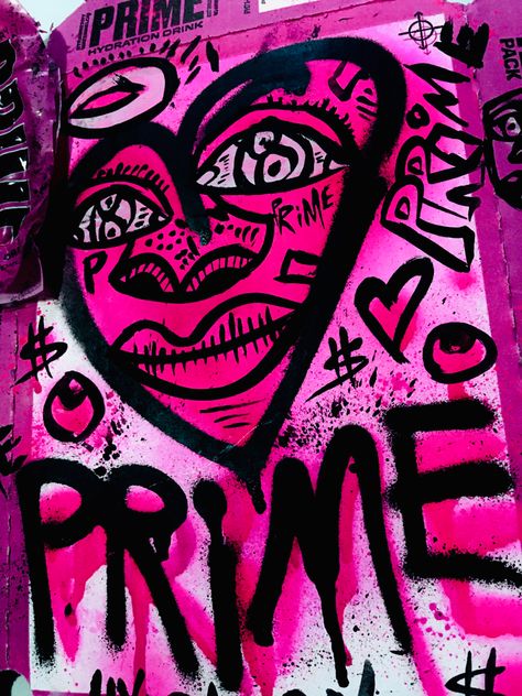 Pink And Black Graffiti, Pink Spray Paint Art, Pink Graffiti Art, Lady Pink Graffiti, Spray Paint Art Aesthetic, Pink Graffiti Aesthetic, Spray Paint Ideas Graffiti, Graffiti Signs, Spray Paint Drip