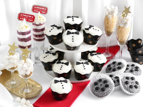 Red Carpet Party Food, Party Food Ideas For Adults Entertaining, Party Food For A Crowd, Easy Entertaining Food, Party Food Ideas For Adults, Entertaining Desserts, Chocolate Snack Cake, Red Carpet Party, Homemade Popcorn