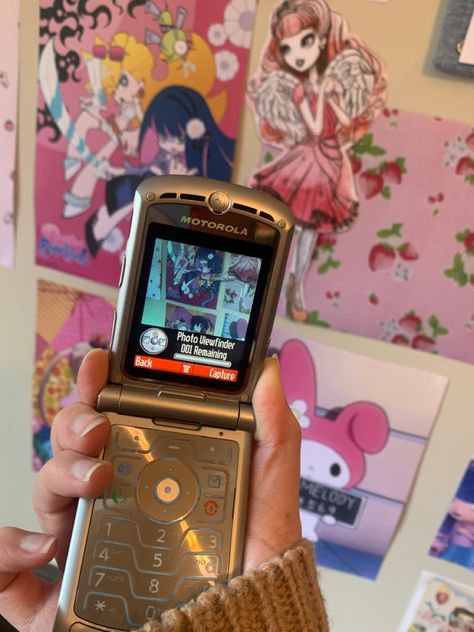 Motorola Razr V3 Pink Aesthetic, Motorola Razr V3 Pink, Motorola Phone Aesthetic, Motorola Razr Aesthetic, Motorola Flip Phone Aesthetic, 2000 Aesthetic Pink, 2000s Phone Aesthetic, Pink Aesthetic Ipad, Motorola Aesthetic