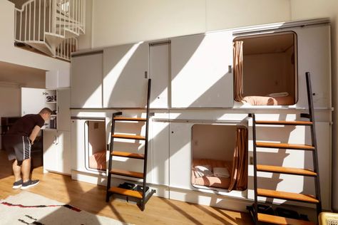 Bunk Bed Pods, Pod Hotel, Hostel Design, Japanese Sleeping Pods, Japanese Pod Hotel, Hostel Beds Design, Japan Capsule Hotel, Room Ideas Men, Luxury Hostel Bunk Bed