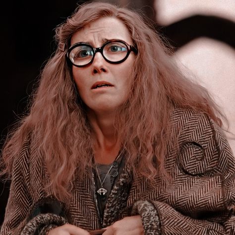 Emma Thompson Harry Potter, Harry Potter Professor Trelawney, Ravenclaw Professor, Trelawney Harry Potter, Professor Trelawney Aesthetic, Sybill Trelawney Aesthetic, Trelawney Aesthetic, Ravenclaw Characters, Sybil Trelawney