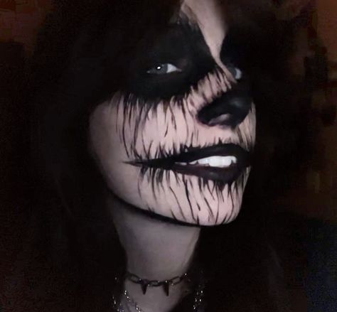 Alt Skull Makeup, Corpse Makeup Tutorial, Emo Face Paint, Corpse Face Paint, Scary Face Paint Ideas, Corpse Paint Aesthetic, Corps Makeup, Goth Face Paint, Possessed Makeup