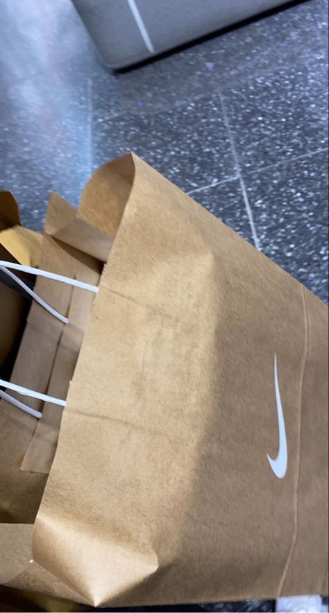 Nike Shopping Bag Snapchat, Nike Shopping Bag, Expensive Shopping, Nike Shopping, Shoping Bag, Jordan Shop, Health Facts Food, Iphone Wallpaper Kawaii, Nike Bags