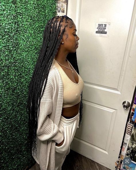 Small Knotless Braids Black Women, Long Black Small Knotless Braids, Jet Black Small Knotless Braids, Small Knotted Braids, Small Knotless Box Braids Long Curls, Smeduim Knotless Box Braids, Small Medium Knotless Braids Long, Small Knotless Box Braids With Curls At The End, Small Extended Knotless Braids