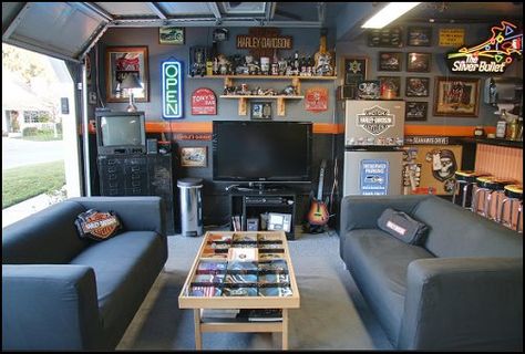 Harley Garage Man cave Garage Bar Ideas, Garage Game Rooms, Converted Garage, Cool Garages, Ultimate Garage, Recreational Room, Man Cave Basement, Garage Remodel, Man Cave Home Bar