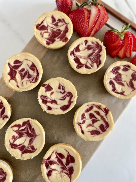 Strawberry Swirl Cheesecake, Mini Strawberry Cheesecake, Individual Cheesecakes, Strawberry Cheesecake Recipe, Homemade Strawberry Sauce, Swirl Cheesecake, Cheesecake Recipes Classic, Strawberry Preserves, Classic Cheesecake