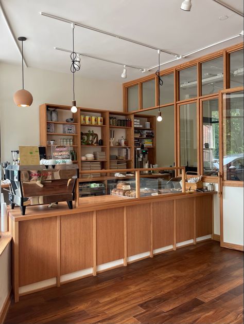 Cafe Countertops Coffee Shop, Japanese Cafe Aesthetic Interior, Cafe Counter Design, Japanese Cafe Interior, Muji Cafe, Japanese Coffee Shop, Cafe Design Inspiration, Coffee Shop Counter, Japanese Bakery