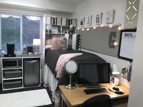 Black Dorm Room Ideas Color Schemes, Black Comforter Dorm Room, Black College Dorm Aesthetic, Dorm Room Esthetics, Black White And Grey Dorm Ideas, Modern Dorm Room Ideas Cozy, Dorm Room Ideas Black And Grey, College Dorm Room Ideas Hbcu, White And Black Dorm Room