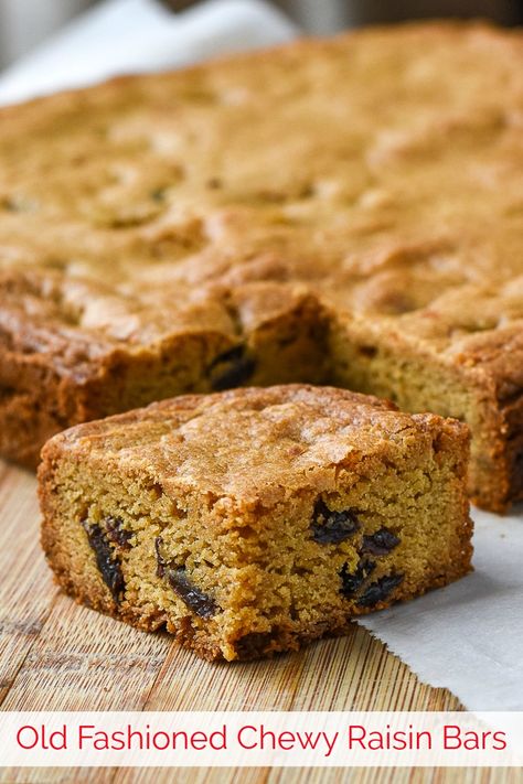 Chewy Raisin Bars. These old fashioned cookie squares are a little dense and chewy like blondies, with a delicious, caramel flavour which comes from using only brown sugar in the batter. #easycookies #christmascookies #raisincookies Fruit Cheesecake Bars, Sheet Pan Cakes, Raisin Bars, Cookie Squares, Cookie Swap Recipes, Brown Sugar Caramel, Chewy Bars, Banana Bread Bars, Christmas Cookie Bars