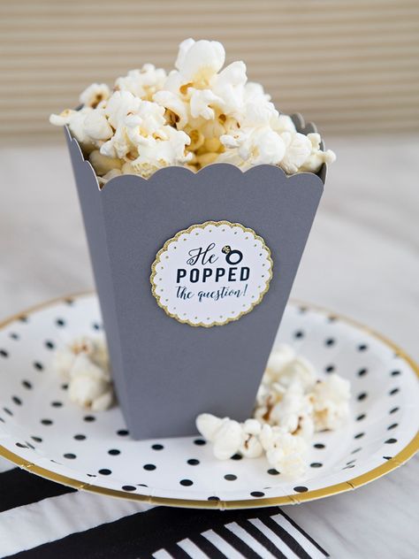 He Popped The Question, DIY popcorn favors! He Popped The Question Printable Free, He Popped The Question Popcorn, Cricut Engagement, Vegan Diner, Periwinkle Wedding, Popcorn Wedding Favors, Mason Jar Wedding Favors, Diy Popcorn, He Popped The Question