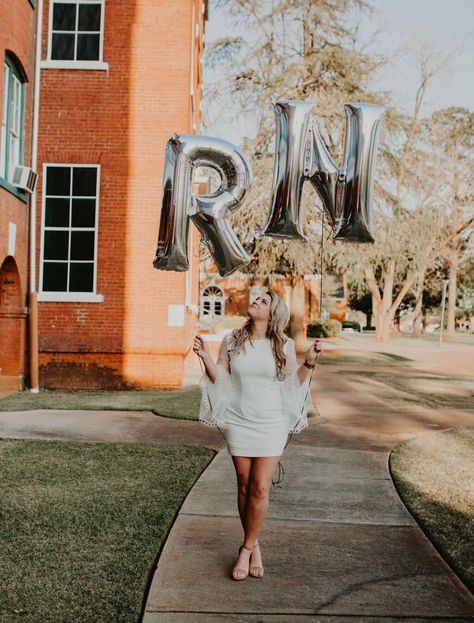 Fall Nursing Graduation Pictures, Radiology Tech Graduation Pictures, Respiratory Therapist Graduation Photos, Er Nurse Graduation Pictures, Nursing College Graduation Pictures, Nursing School Graduation Outfit, New Grad Nurse Pictures, Registered Nurse Graduation Pictures, Graduation Picture Ideas Nursing