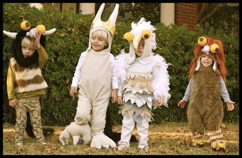 Bookish Halloween costumes for children: Where the Wild Things Are group costume. Wild Things Costume, Halloween Costumes Kids Homemade, Scary Birds, Halloween 2010, Children's Book Characters, Wild Rumpus, Diy Halloween Costumes For Kids, Diy Kostüm, Homemade Costumes