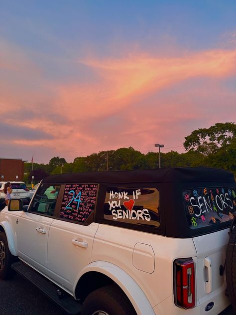 #senior #cars #bronco #painting Senior Curb Painting, Senior Car Inspo 2025, Seniors Car Paint, Senior Car Decorating Ideas 2020 Parade, Senior Car Chalk Ideas, Car Decorating Senior Year, Car Painting Senior Year, Senior Year Car Paint Ideas 2025, Senior Sunset Ideas High School