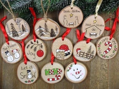 Săpunuri Handmade, Red Christmas Tree, Wood Slice Ornament, Wood Christmas Ornaments, Christmas Ornament Crafts, Christmas Wood, Wooden Ornaments, Wood Ornaments, Xmas Ornaments