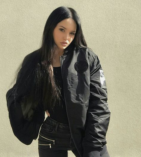 Black bomber jacket Ig Photos, Foto Shoot, Jacket Outfits, Bomber Jacket, Black