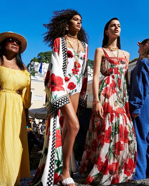 Spring 2023 Lookbook, Colorful Photoshoot, 2023 Lookbook, Colorful Swimwear, Dolce Gabbana Dress, Spring 2023, Spring Looks, Swimwear Outfit, Floral Print Dress