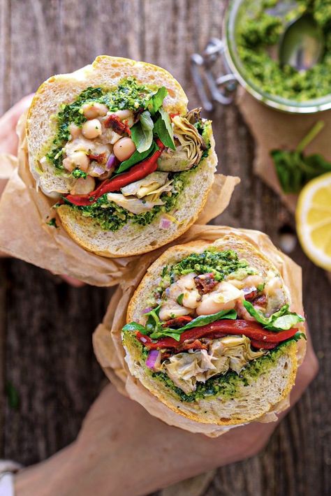 Vegan Antipasto Sandwich with Marinated White Beans - Wandering Chickpea Vegan Antipasto, Vegan Pesto Recipe, White Bean Recipes, Vegan Sandwich Recipes, Vegan Sandwich, Artichoke Hearts, Recipe Chicken, 500 Calories, Healthy Lunch Recipes