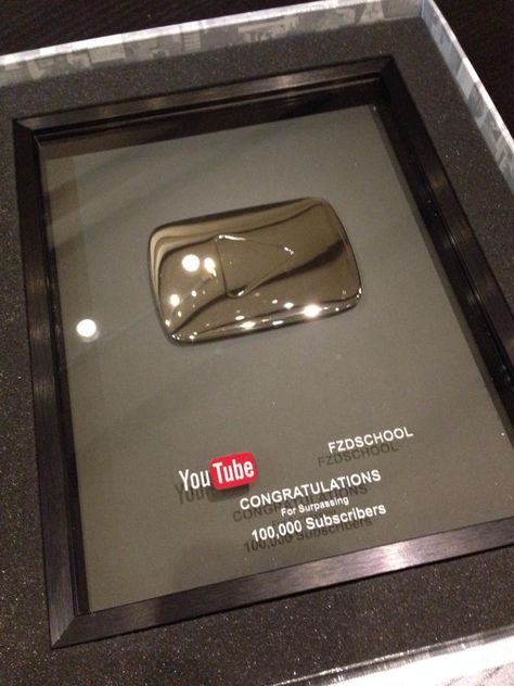 Award plaque for exceeding 100,000 subscribers on Design Cinema! Thank you everyone for your support! =) 100 K Youtube Plaque, 1m Subscribers Youtube Plaque, Youtuber Aesthetic Plaque, 100 000 Followers Tiktok, 100k On Tiktok, 100k Subscribers Youtube Aesthetic, Youtube 100k Plaque, Youtube Plaque Aesthetic, Vision Board Purpose