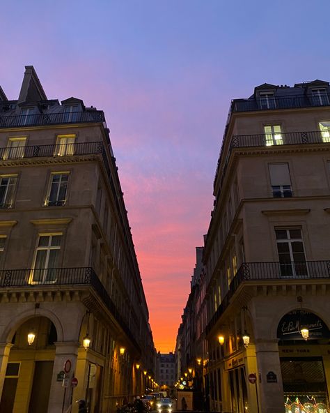 #paris #sunset Paris At Sunset, Sunset Paris, Happy Birthday Steve, Paris Sunset, Paris September, Dream Night, Inspiration Painting, Art Inspiration Painting, Photo Instagram