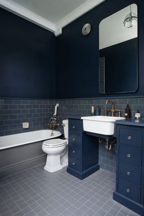 A modern blue bathroom combining navy blue walls with grey tiles and fixtures, creating a balanced and chic design. Navy Blue And Grey Bathroom, Blue Bathroom Decor Ideas, Blue And Grey Bathroom Decor, Blue And Grey Bathroom, Historic Bathroom, Grey Bathroom Decor Ideas, Blue Decor Ideas, Blue Bathroom Ideas, Jack Jill Bathroom