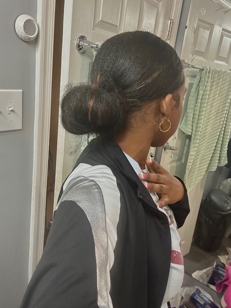 Iron Hair, Messy Buns, Flat Iron Hair Styles, Silk Press, Natural Hairstyles, Flat Iron, Messy Hairstyles, Top Knot, Messy Bun