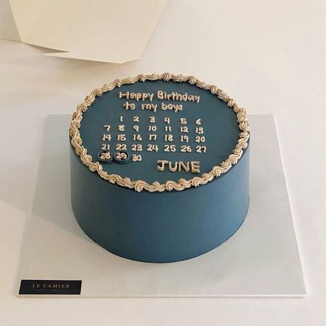 Blue Aesthetic Cake Designs, Minimalist Cake Birthday Men Blue, Simple Aesthetic Birthday Cakes Blue, Blue Bento Cake Design, Minimalist Cake For Men, Korean Cake Birthday Boys, Cake Minimalist Birthday, Minimalist Birthday Cake Men, Cake Birthday Aesthetic Boy