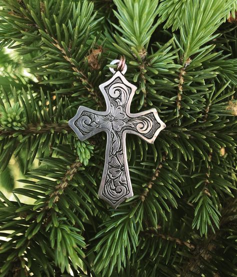 Silver engraved cross pendant. #westernscrolls #engraving #cross #necklace #pendant #silver #jewelry #handmade #cowgirl Engraved Cross, Silver Engraving, Silver Jewelry Handmade, Pendant Silver, Secret Santa, Jewelry Handmade, Country Style, Necklace Pendant, Cross Pendant