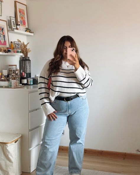 Jeans Midsize Outfit, Jeans Midsize, Jeans Outfit Inspiration, Blue Jeans Outfit, Outfit Midsize, Wide Leg Jeans Outfit, Blue Jean Outfits, Midsize Outfits, Midsize Fashion