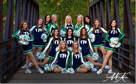 Cheer Squad Poses, Cheerleader Team Pictures, Cheer Leader Poses, Cheerleader Group Pictures, Cheer Team Poses Group Shots, Dance Team Pictures Group Shots, Cheer Group Photos, Cheerleading Group Pictures, Cheer Group Poses