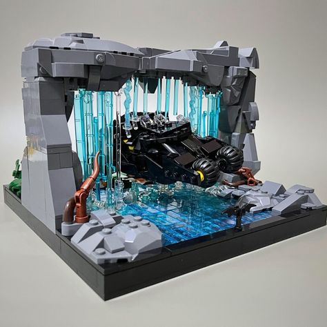 Batman Begins Tumbler Diorama Lego Batman Moc, Batman Diorama, Batman Lego Sets, The Batcave, Behind The Scenes Video, Minecraft Inspiration, Lego Mocs, Batman Begins, Lego Stuff