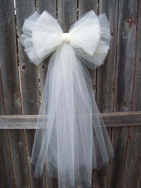 Tulle Pew Bows, Wedding Church Aisle, Tulle Decorations, Pew Bows Wedding, Pew Decorations, Wedding Pews, Pew Bows, Church Wedding Decorations, Quinceanera Decorations