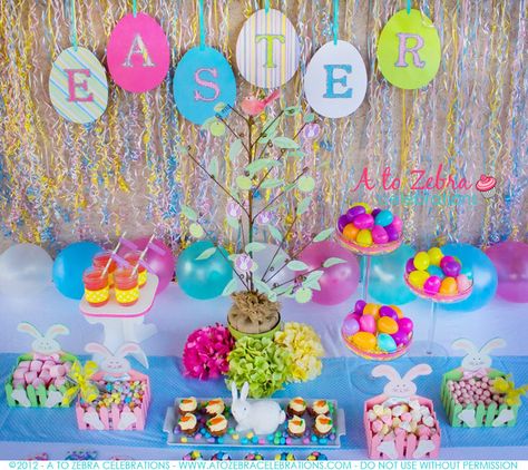 Love the idea of using a Bunny w/ colored candy eggs & carrot cupcakes Easter Party Table, Easter Photo Booth, Easter Party Ideas, Easter Birthday Party, Easter Party Games, Easter Photoshoot, Easter Backdrops, Easter Banner, Personalized Easter Basket