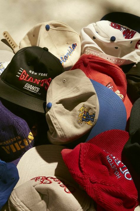 Topi Vintage, Caps Lock, Vintage Brands, Hat Aesthetic, Hats And Caps, Embroidery Caps, Company Logos, Outfits Hombre, Vintage Cap