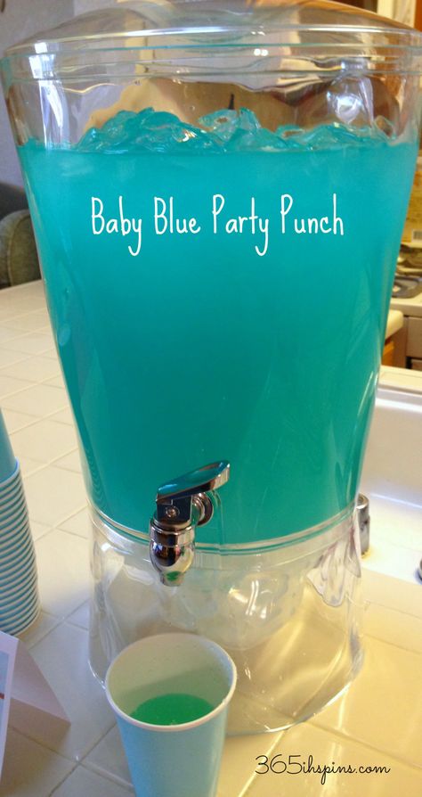 Blue Party Punches, Blue Punch Recipe, Baby Shower Simple, Shower Recipes, Blue Hawaiian Punch, Baby Shower Punch, Blue Punch, Sweet 17, Baby Shower Drinks